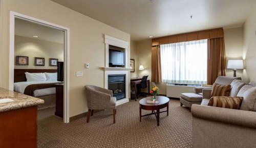 One-Bedroom King Suite with Whirlpool - Non-Smoking