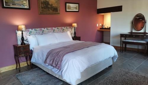 Deluxe Queen Suite