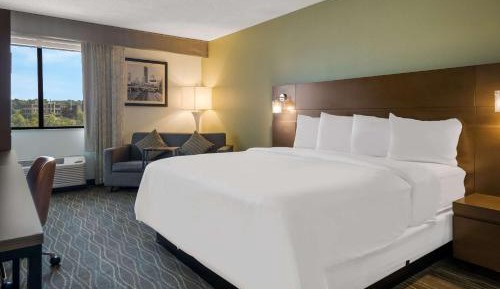 King Room with Sofa-Bed and River View - Non-Smoking