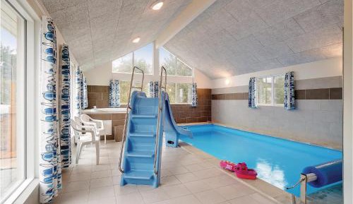 Nine-Bedroom Holiday Home