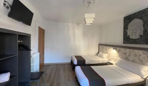 Basic Triple Room with Shared Bathroom