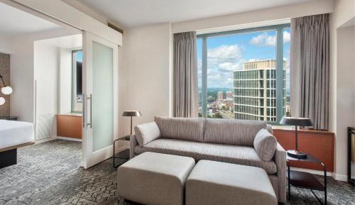 High Floor Exec Suite Riverview, High Floor, 1 King, Sofa bed
