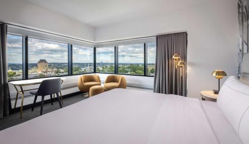 Deluxe Corner King Room with River View