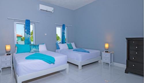 Queen Room with Shared Bathroom