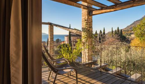 Two-Bedroom Apartment with Lake View and Terrace