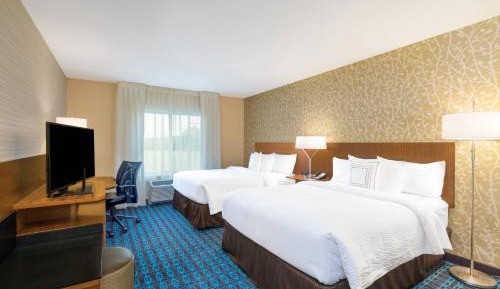 Queen Room with Two Queen Beds and Adapted Tub - Mobility Accessible