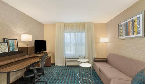 King Room with Roll-in Shower - Mobility Accessible