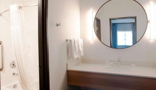 Standard Guestroom with 1 King Bed