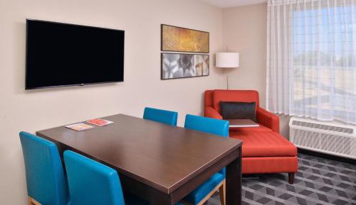 One-Bedroom Queen Suite with Sofa Bed - Hearing Accessible