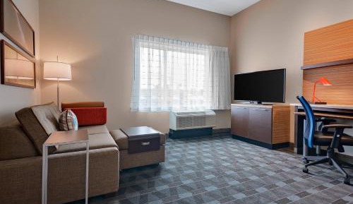 One bedroom suite with a queen bed, sofa bed and couryard view