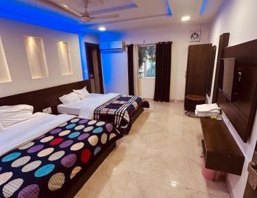 Deluxe Family Room