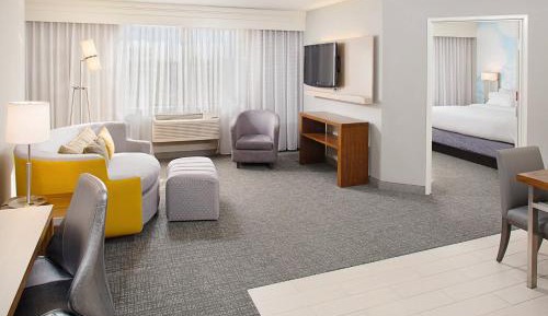One-Bedroom King Suite with Sofa Bed - Non-Smoking