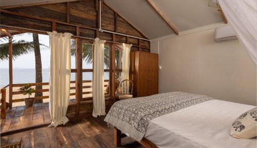 Bungalow - Water Front 