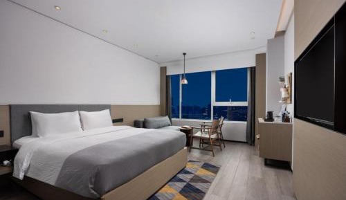 Deluxe Queen Room