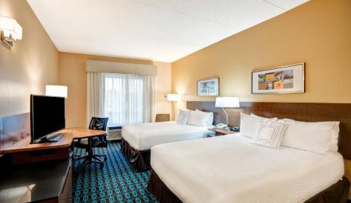 Queen Room with Two Queen Beds and Adapted Tub - Mobility Accessible