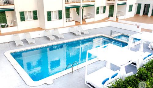 One-Bedroom Apartment with Pool View
