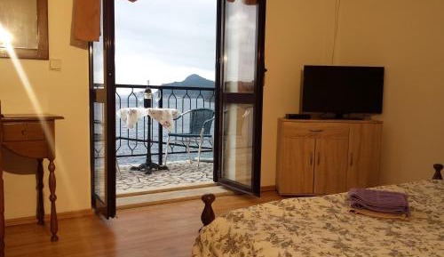 Double Room with Balcony and Sea View