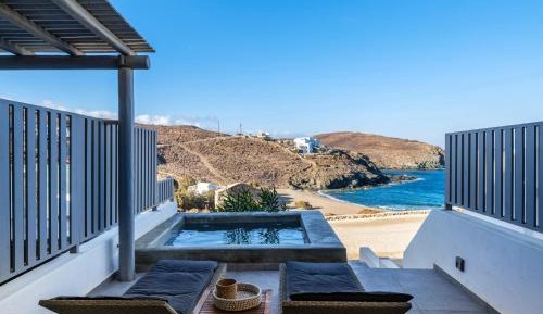 Deluxe Sea View Suite with Jacuzzi