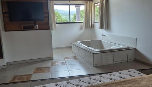 Deluxe Suite with Spa Bath