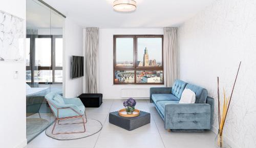 One-Bedroom Apartment on 15th floor with Old Town View