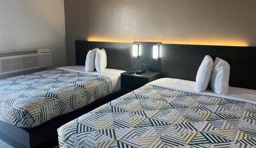 Queen Room with Two Queen Beds - Non-Smoking