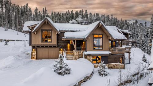 Four-Bedroom Holiday Home