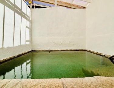 Queen Room with Pool View