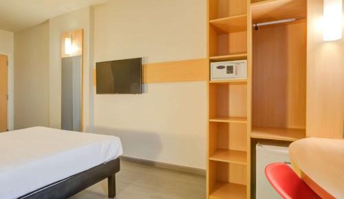 Standard Apartment with Two Single Beds