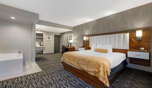 King Suite with Spa Bath - Non-Smoking