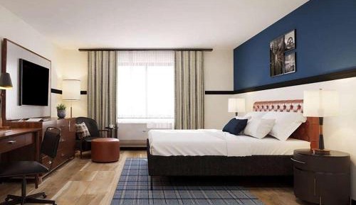 Deluxe King Room with Jetted Tub - Non-Smoking