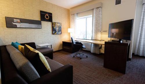 King Studio with Sofa Bed - Hearing Accessible