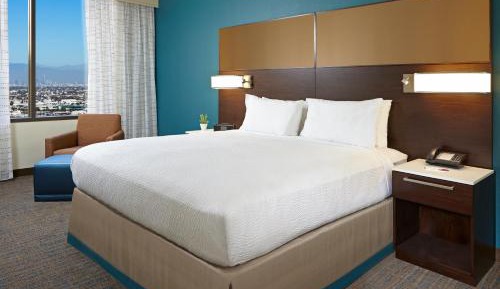 One-Bedroom King Suite