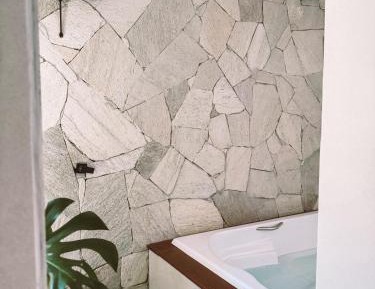 Queen Suite with Spa Bath