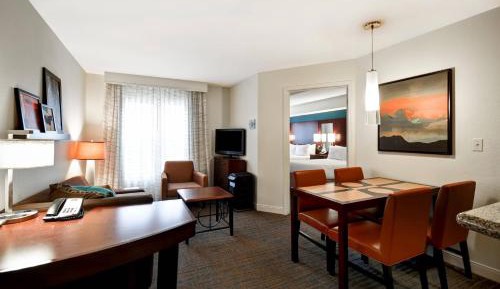 One-Bedroom Queen Suite with Sofa Bed - Allergy Friendly 