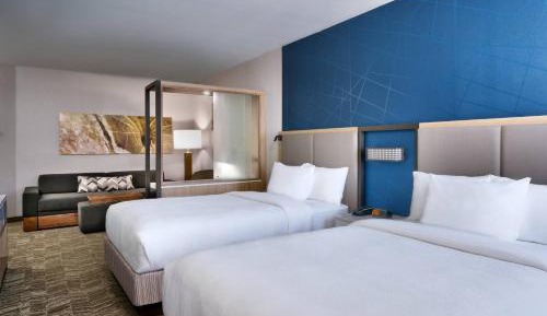 Suite with 2 Queen Trundle Beds 