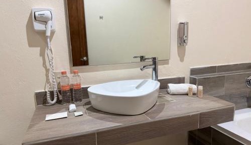 Queen Suite with Spa Bath