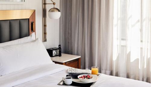 Studio with 1 Queen bed