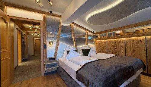 Suite with Mountain View