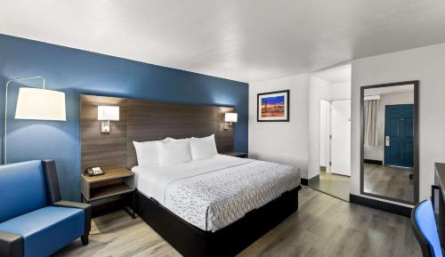 King Room with Mobility Accessible Tub - Non-Smoking