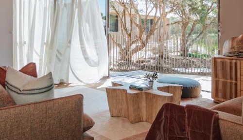 Peninsula Suite