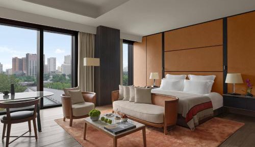 Deluxe Room with One King Bed and City View (Free Mini-bar soft drinks & beers + 1.9 mi pick-up or drop-off service + Berluti shoe shinning & pressing service)