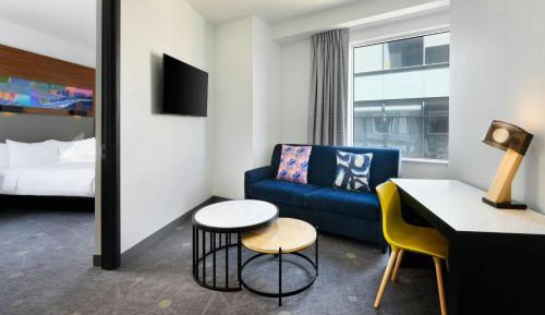 Suite, 1 King, Corner room