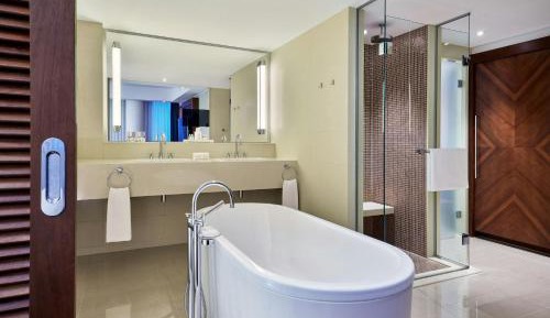 Grand Deluxe King Suite