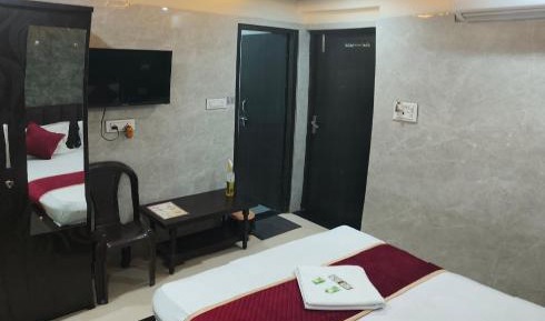 Deluxe Room (2 Adults + 1 Child)