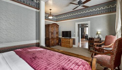 Luxury Two-Bedroom Apartment