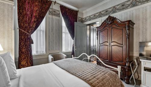 Standard Queen Room