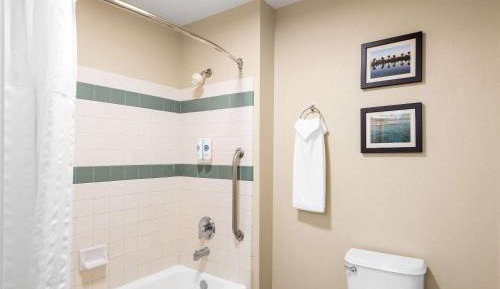 King Suite with Kitchen - Non-Smoking
