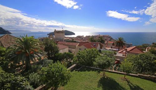 One Bedroom Apartment with Sea View