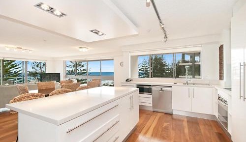 Superior Three-Bedroom Apartment with Air-conditoning and Ocean View