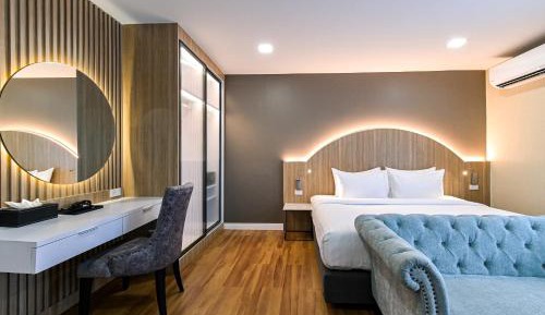Deluxe King Room
